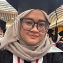 Tutor Mengendarai Motor di Jakarta