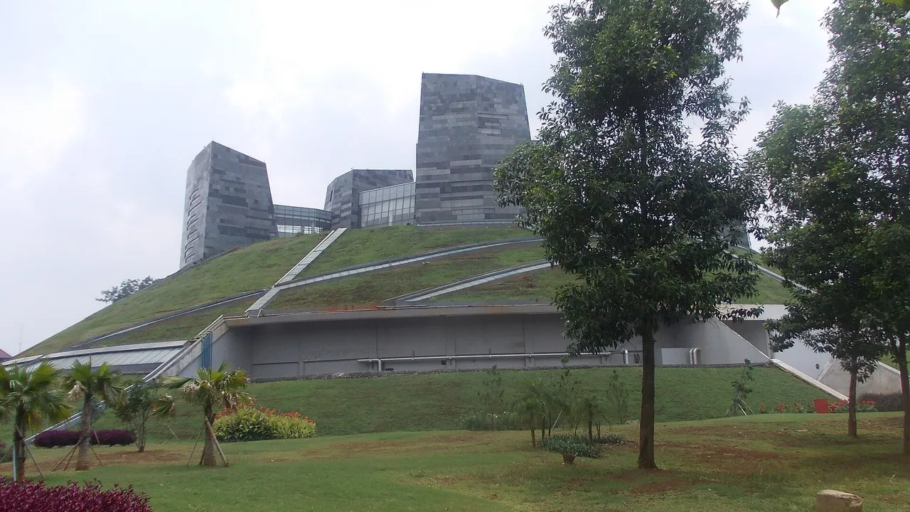Universitas Indonesia - Campus Profile